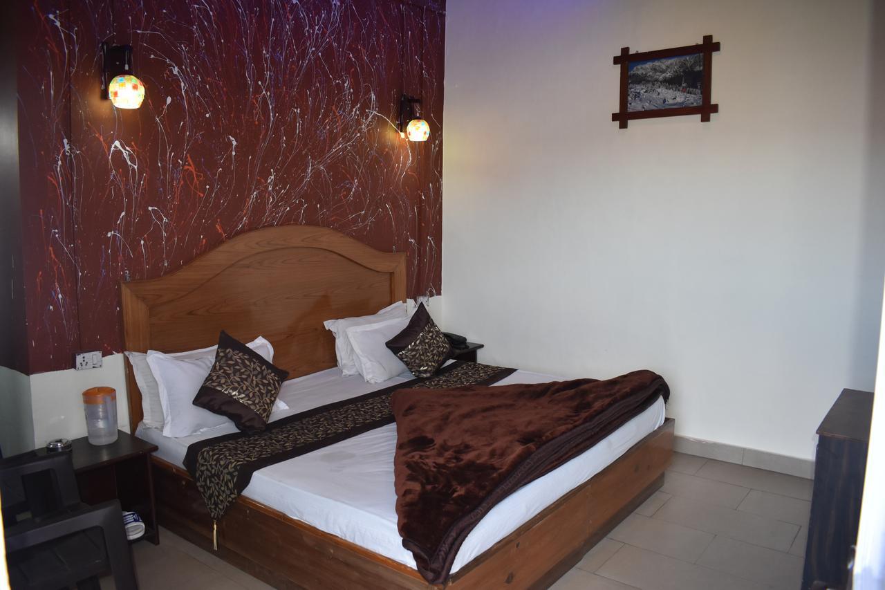 Hotel Akanksha Anand Plaza ムスーリー エクステリア 写真