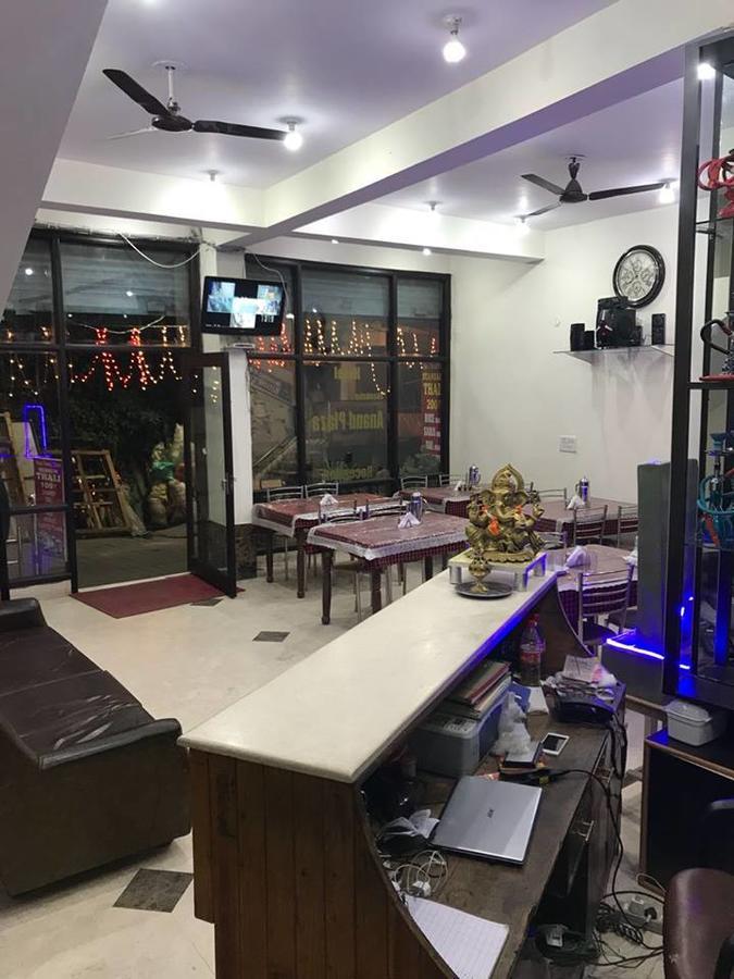 Hotel Akanksha Anand Plaza ムスーリー エクステリア 写真